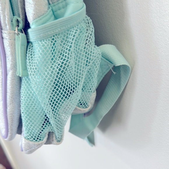 Frozen Themed Backpack with Elsa and Anna - Picture 4 of 11